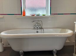 10 Guests - 5 Bedrooms - Free Parking - Petok