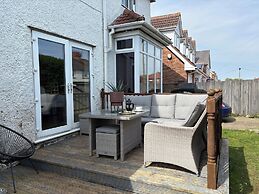 10 Guests - 5 Bedrooms - Free Parking - Petok