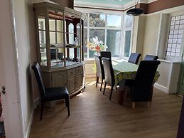 10 Guests - 5 Bedrooms - Free Parking - Petok
