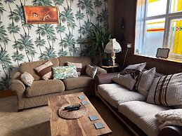 10 Guests - 5 Bedrooms - Free Parking - Petok