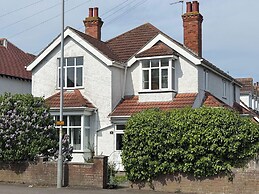 10 Guests - 5 Bedrooms - Free Parking - Petok