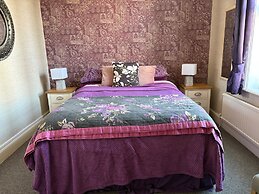 10 Guests - 5 Bedrooms - Free Parking - Petok