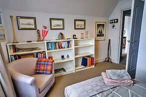 Apartment in Burnham With River Views