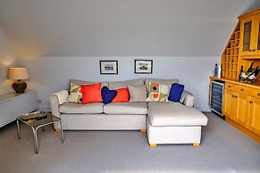 Apartment in Burnham With River Views
