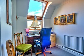 Apartment in Burnham With River Views