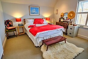 Apartment in Burnham With River Views