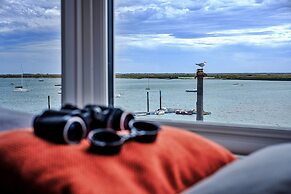 Apartment in Burnham With River Views