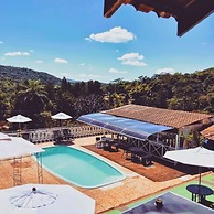 Pousada Encantos da Serra Macacos