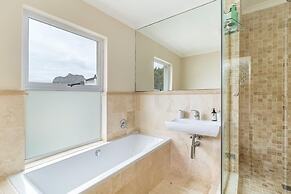 3 Bedroom Family Home - Houtbay