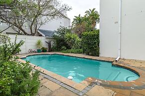 3 Bedroom Family Home - Houtbay