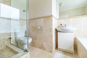 3 Bedroom Family Home - Houtbay