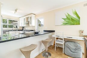 3 Bedroom Family Home - Houtbay