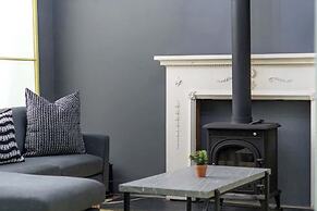 Funky Pet Friendly, 2-bedroom Escape, Bo-kaap