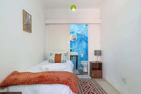Funky Pet Friendly, 2-bedroom Escape, Bo-kaap