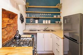 Funky Pet Friendly, 2-bedroom Escape, Bo-kaap