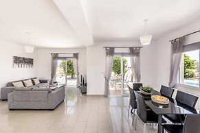 Villa Orange Tree