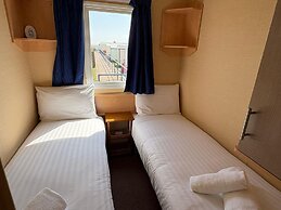 Beachside Caravan Retreat in Lowestoft Sleeps 4