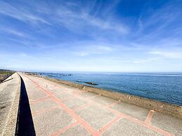 Beachside Caravan Retreat in Lowestoft Sleeps 4