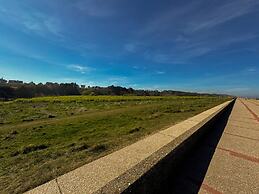 Beachside Caravan Retreat in Lowestoft Sleeps 4