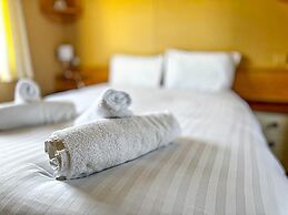 Beachside Caravan Retreat in Lowestoft Sleeps 4