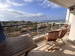 Beautiful Seafront Vacation Apartment