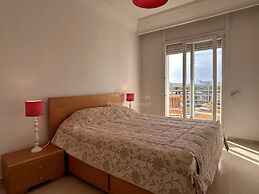 Beautiful Seafront Vacation Apartment