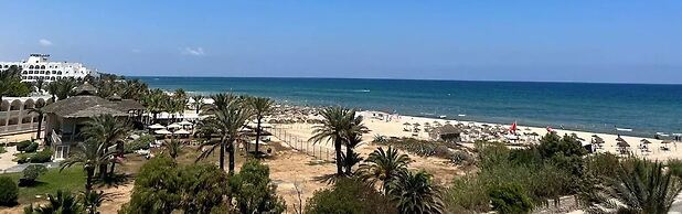 Beautiful Seafront Vacation Apartment