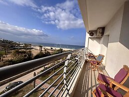 Beautiful Seafront Vacation Apartment