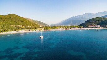 Beachfront Hotel Palma Jaz