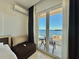 Beachfront Hotel Palma Jaz