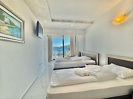 Beachfront Hotel Palma Jaz