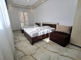 Beachfront Hotel Palma Jaz