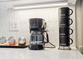 Skyline Retreat 3br-3ba w Stunning Views Near DT