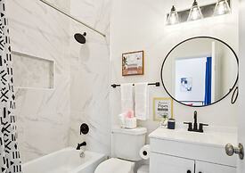 Skyline Retreat 3br-3ba w Stunning Views Near DT