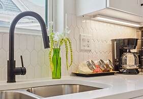 Skyline Retreat 3br-3ba w Stunning Views Near DT