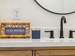 Skyline Retreat 3br-3ba w Stunning Views Near DT