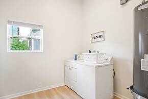 Skyline Retreat 3br-3ba w Stunning Views Near DT