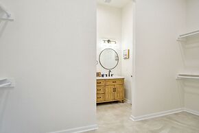 Skyline Retreat 3br-3ba w Stunning Views Near DT