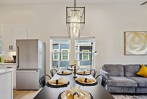 Skyline Retreat 3br-3ba w Stunning Views Near DT