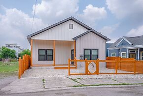 Skyline Retreat 3br-3ba w Stunning Views Near DT