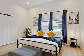 Skyline Retreat 3br-3ba w Stunning Views Near DT