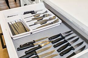 Skyline Retreat 3br-3ba w Stunning Views Near DT