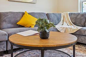 Skyline Retreat 3br-3ba w Stunning Views Near DT