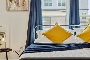 Skyline Retreat 3br-3ba w Stunning Views Near DT