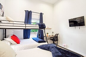 Skyline Retreat 3br-3ba w Stunning Views Near DT