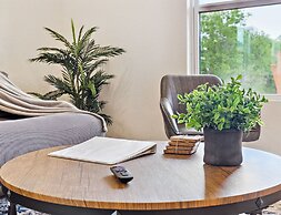 3br-2ba Cityscape Haven With Panoramic Tower View