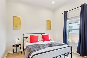 3br-2ba Cityscape Haven With Panoramic Tower View