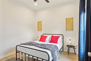 3br-2ba Cityscape Haven With Panoramic Tower View