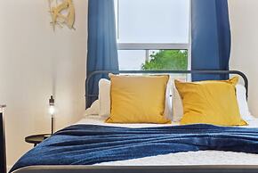 3br-2ba Cityscape Haven With Panoramic Tower View