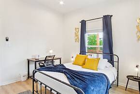 3br-2ba Cityscape Haven With Panoramic Tower View